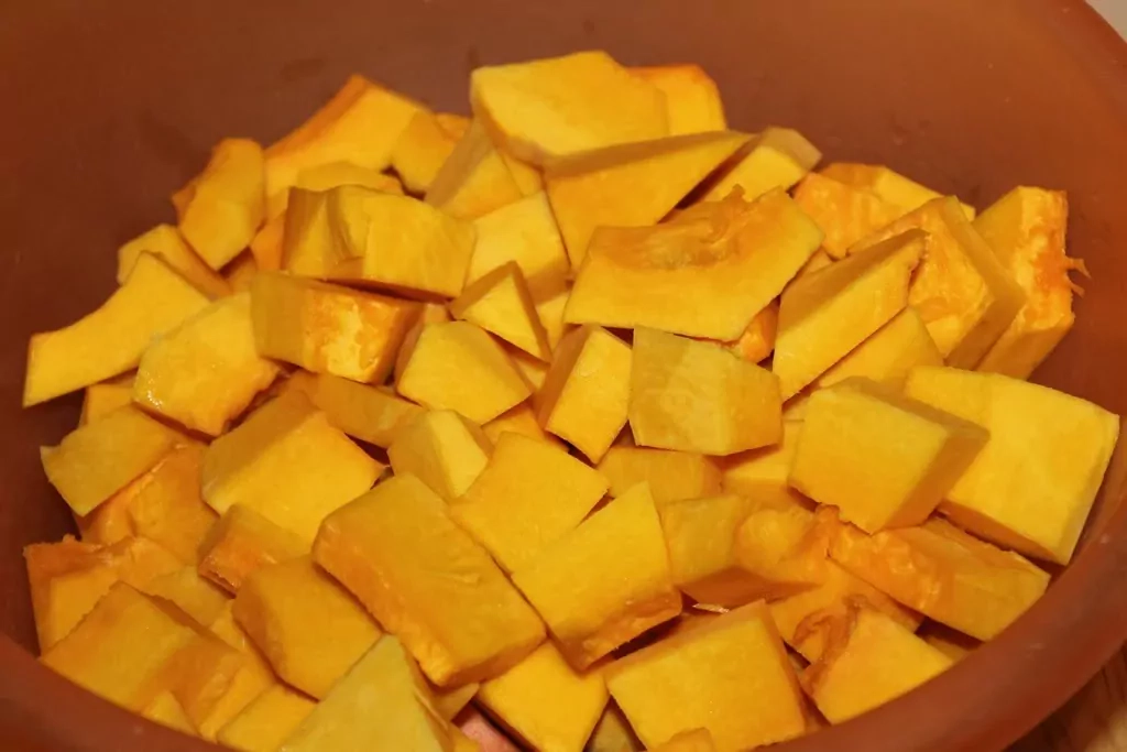 Ķirbja krēmzupa ar ingveru un svaigais krēmsiers