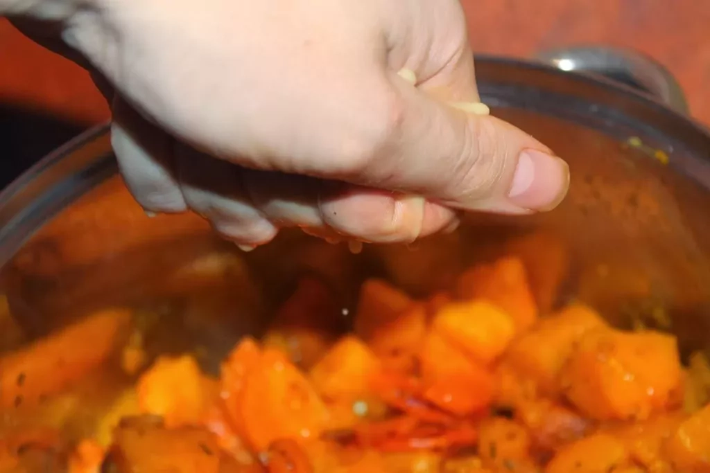 Ķirbja krēmzupa ar ingveru un svaigais krēmsiers