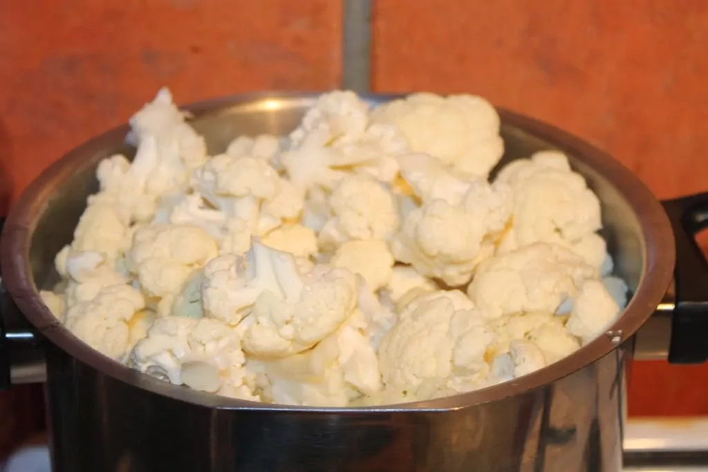 Ziedkāposta un puravu biezzupa