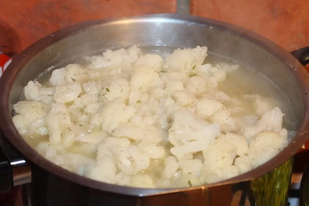 Ziedkāposta un puravu biezzupa