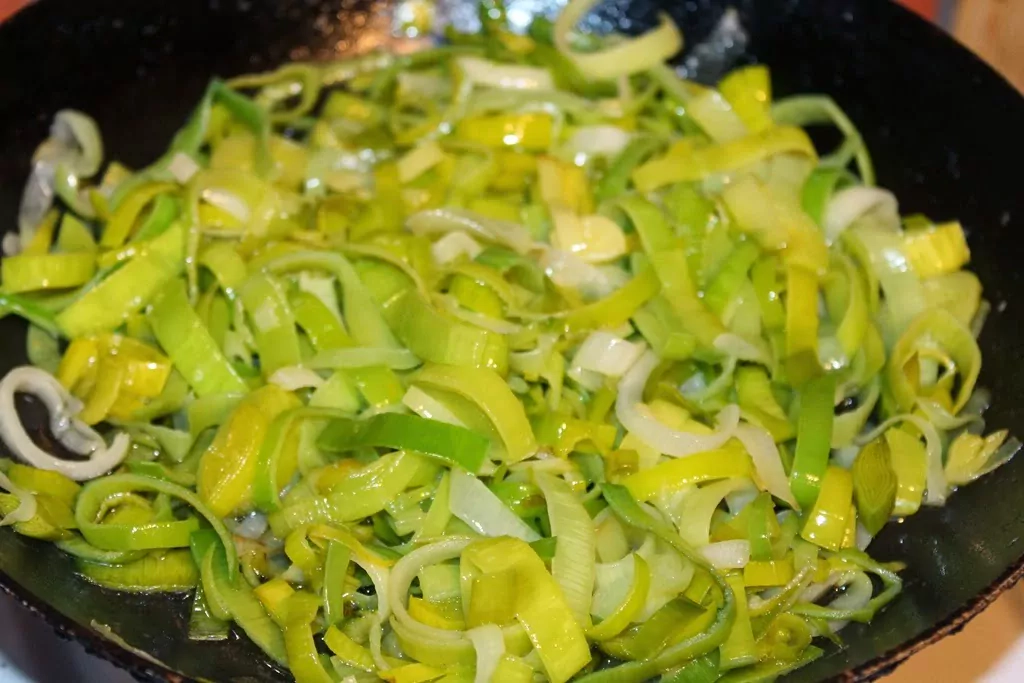 Ziedkāposta un puravu biezzupa