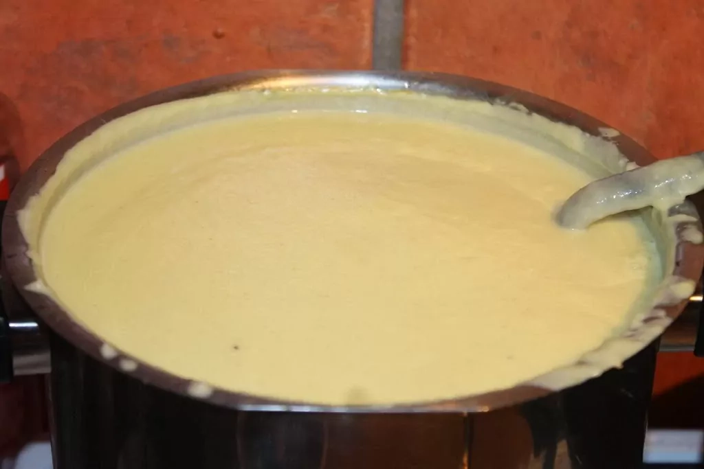 Ziedkāposta un puravu biezzupa