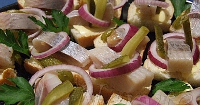 Sumuštinukai su silke - gera užkanda per baliukus!