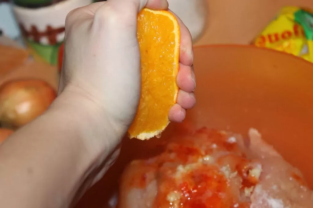 Vistas filejas sacepums ar tomātiem, sīpoliem un sieru