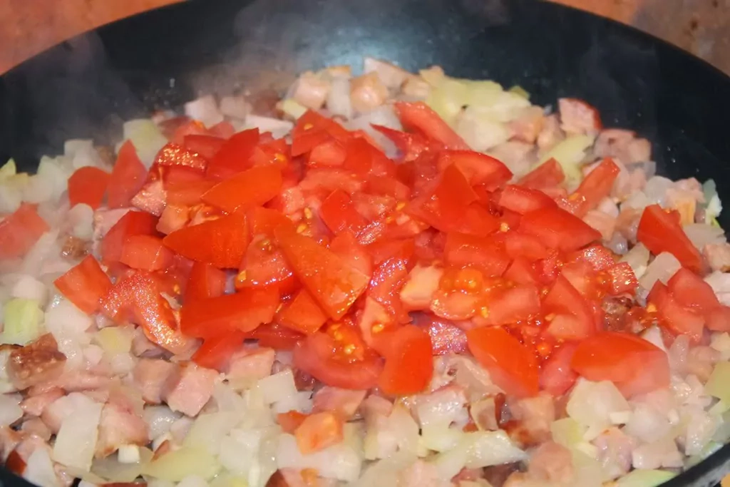 Sātīgie kartupeļu plācenīši ar cūkgaļu