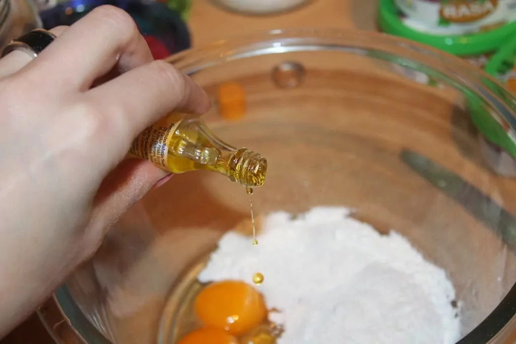 Ceptā siera kūka ar krēmsieru un saldo krējumu