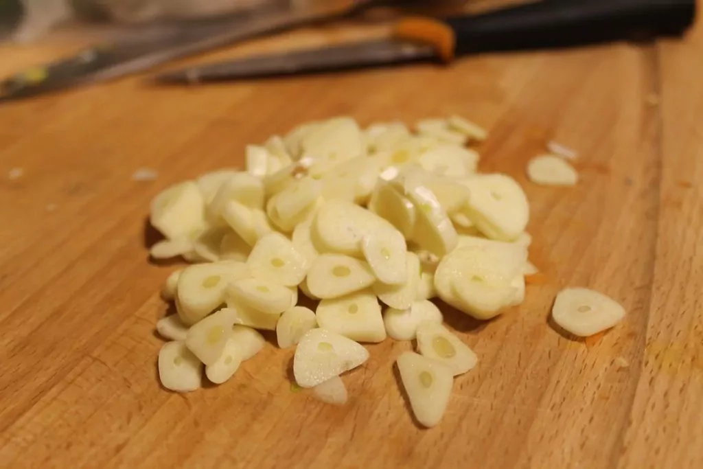 Sildošais vistas buljons ar grauzdiņiem