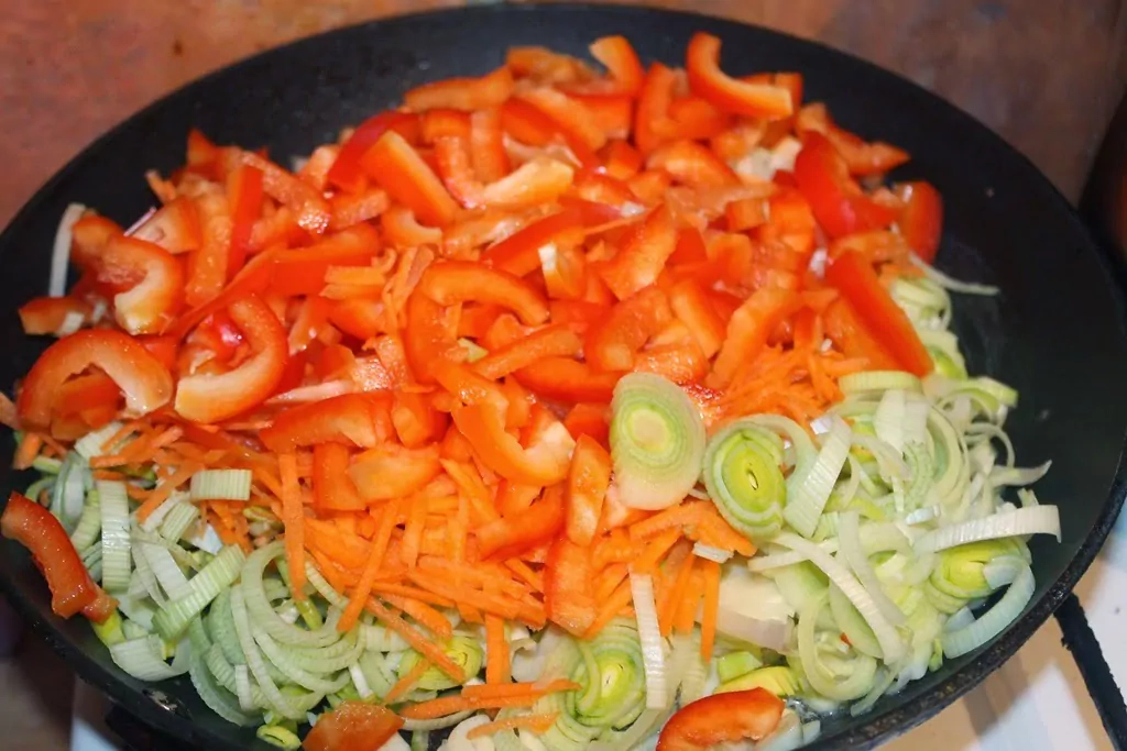 Sildošais vistas buljons ar grauzdiņiem