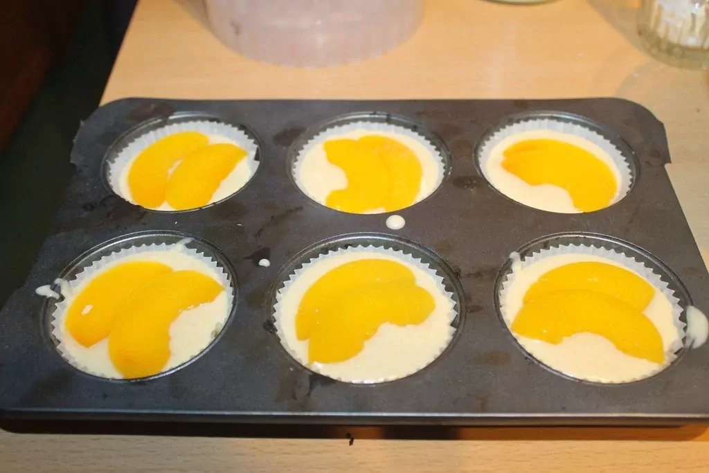 Jogurta mafini ar persikiem