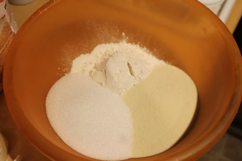 Siltais ābolu pīrāgs ar mannu