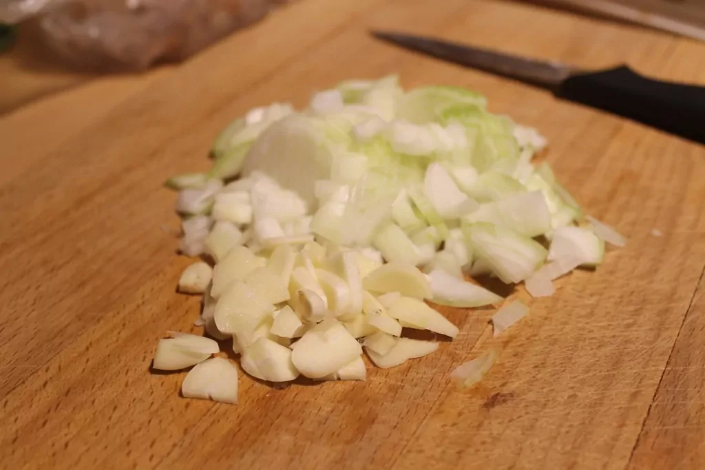 Pasta ar vistu, spinātiem un tomātiem