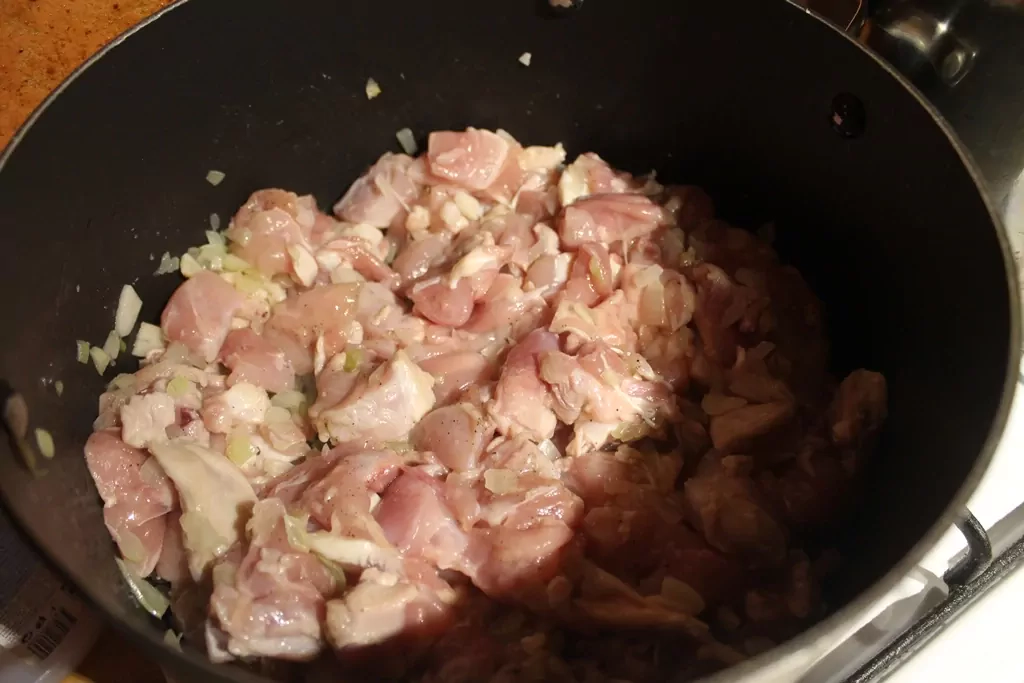 Pasta ar vistu, spinātiem un tomātiem