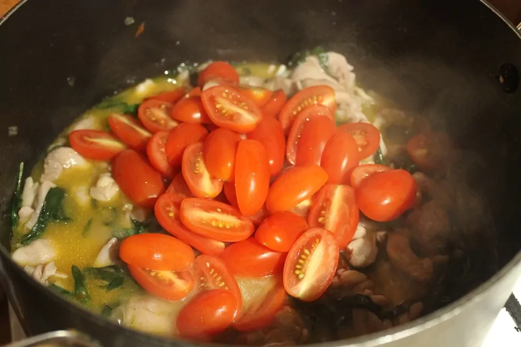 Pasta ar vistu, spinātiem un tomātiem