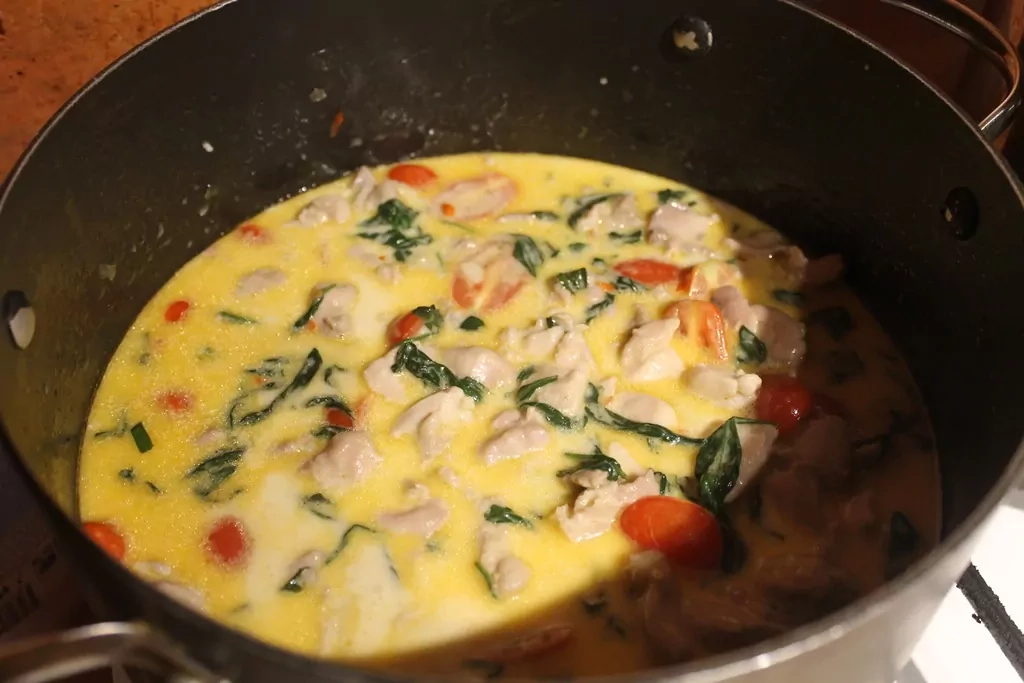 Pasta ar vistu, spinātiem un tomātiem