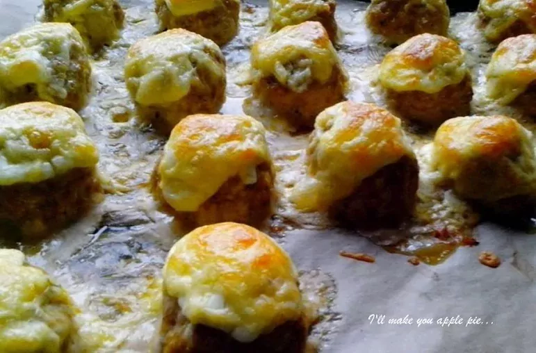 Vištienos kukuliukai su sūriu kepti orkaitėje