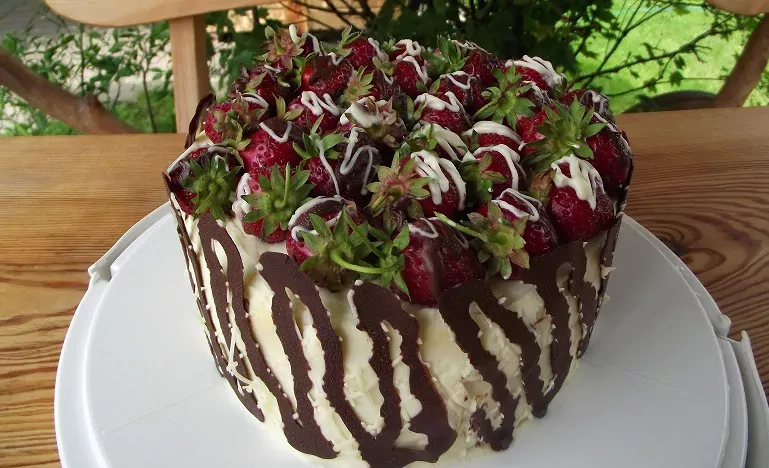 Braškių-bananų tortas - kurio neįmanoma atsisakyti!