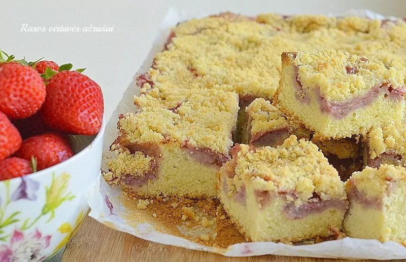 Trupininis pyragas su braškėmis - tirpstantis burnoje!