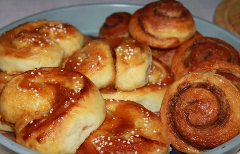 Skaniausios sviestinės mielinės bandelės su įvairiais įdarais