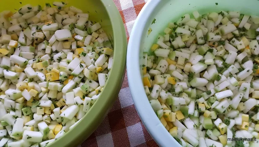 Marinuoti cukinijų gabaliukai (marinatas cukinijoms)