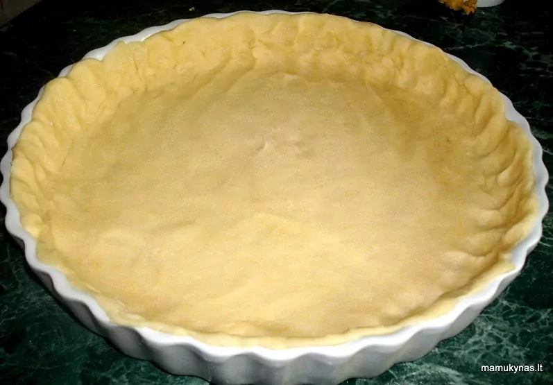 Pyragas su vištiena ir grybais