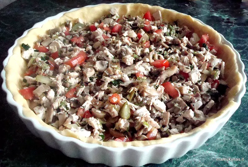 Pyragas su vištiena ir grybais