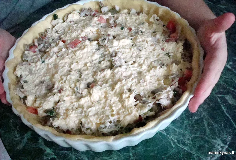 Pyragas su vištiena ir grybais