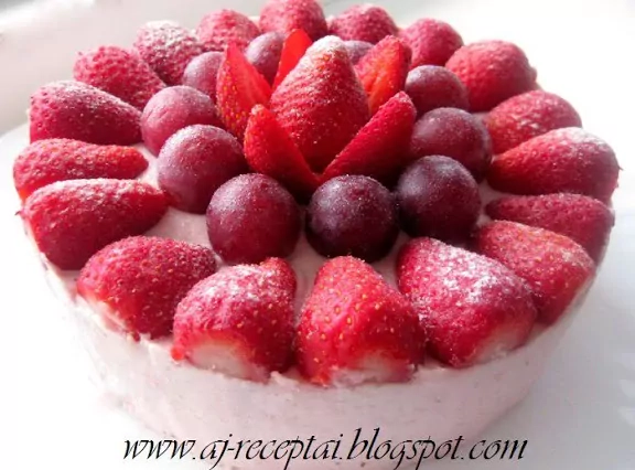 Tortas "Braškinė gaiva"