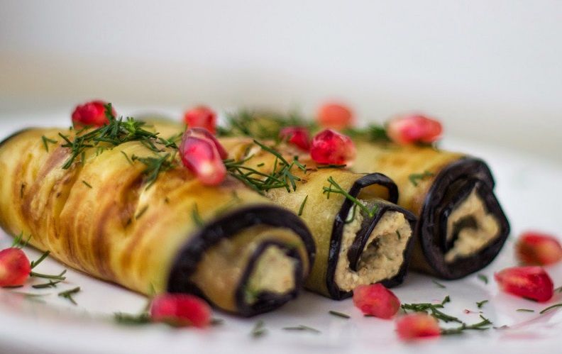 Baklažanų suktinukai su riešutais