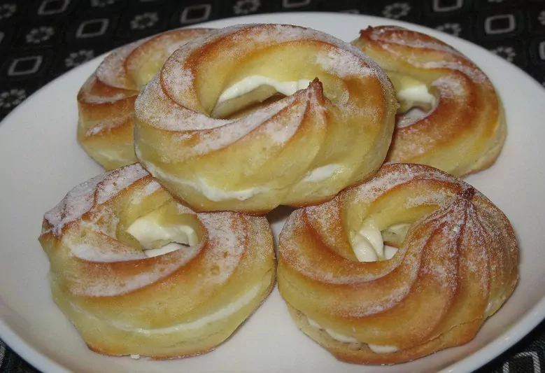 Plikytukai su varškės kremo įdaru