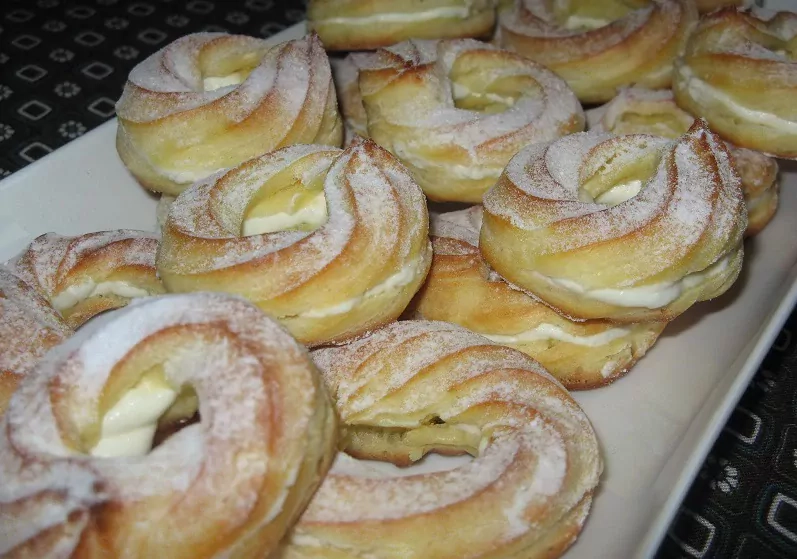 Plikytukai su varškės kremo įdaru