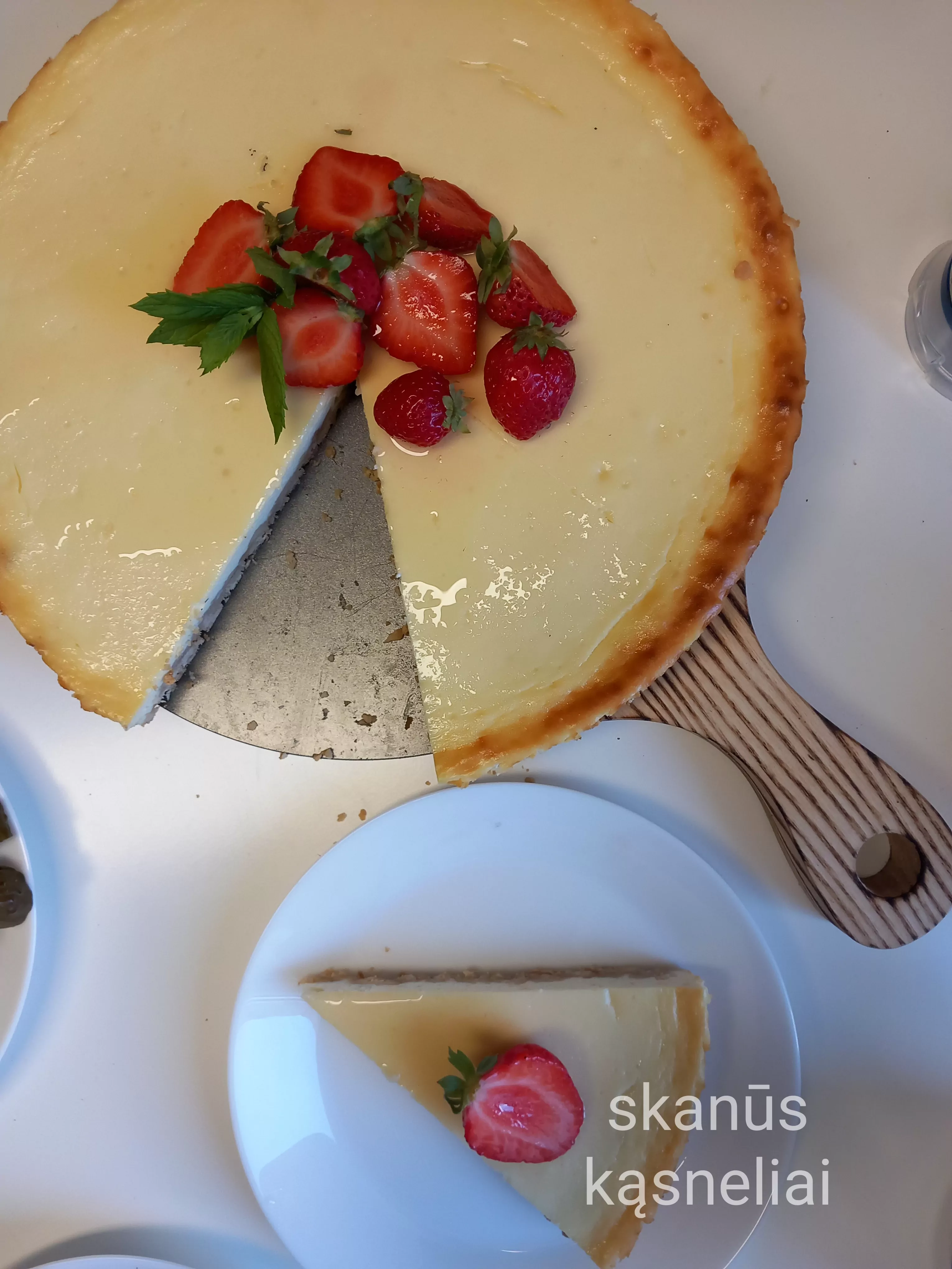 Philadelphia sūrio vanilinis pyragas