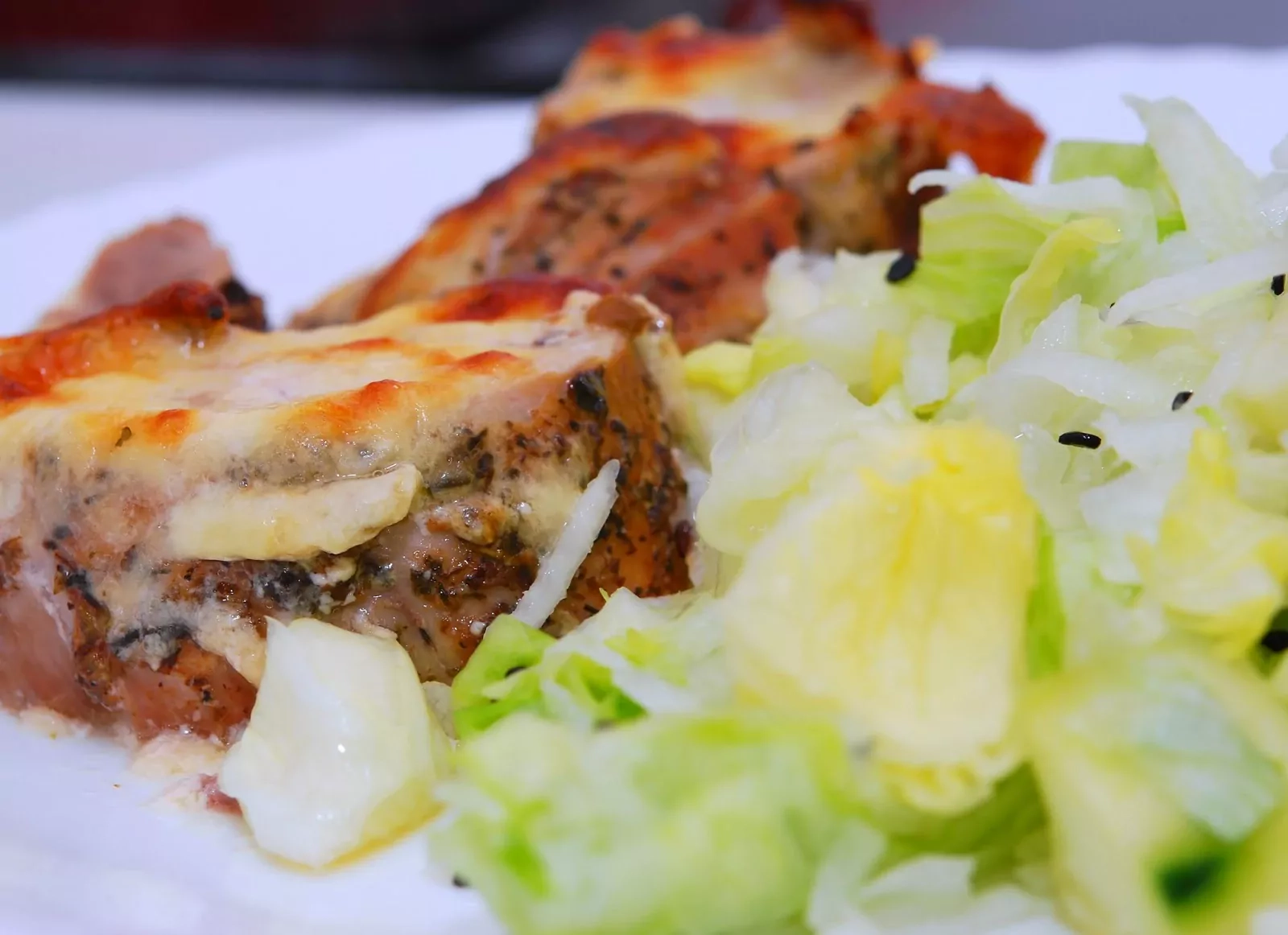 Kiaulienos išpjova su parmezano padažu