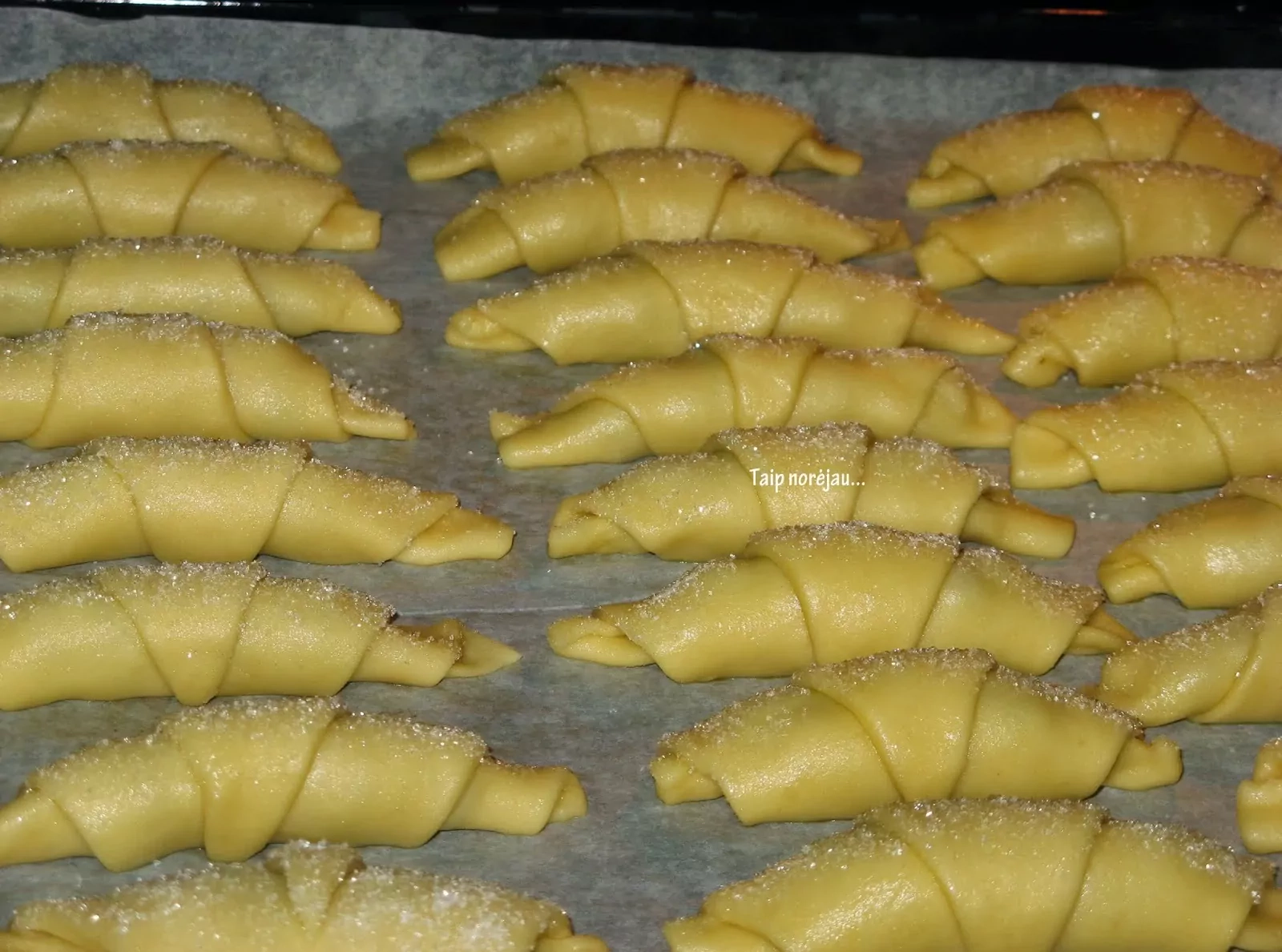 Sausainiai: Rageliai su razinomis