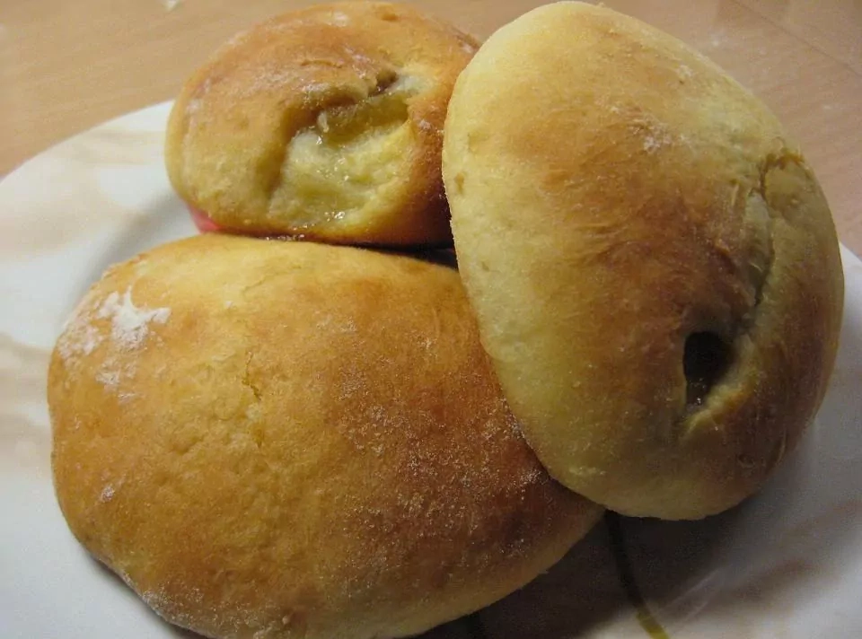 Purios mielinės bandelės su kriaušių uogiene