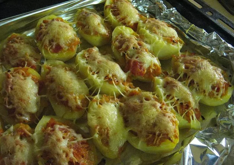 Daržovėmis įdarytos bulvės be mėsos