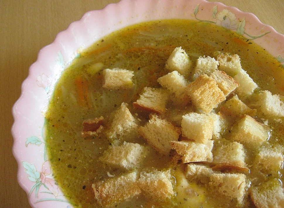 Svogūnų sriuba lietuviškai su vištiena