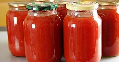 Šiam pomidorų sulčių receptui nereikia sulčiaspaudės. Išbandykite su šviežiais pomidorais!