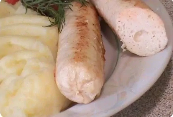 Naminės vištienos dešrelės : Šio recepto dėka daugiau parduotuvėse nebeperku