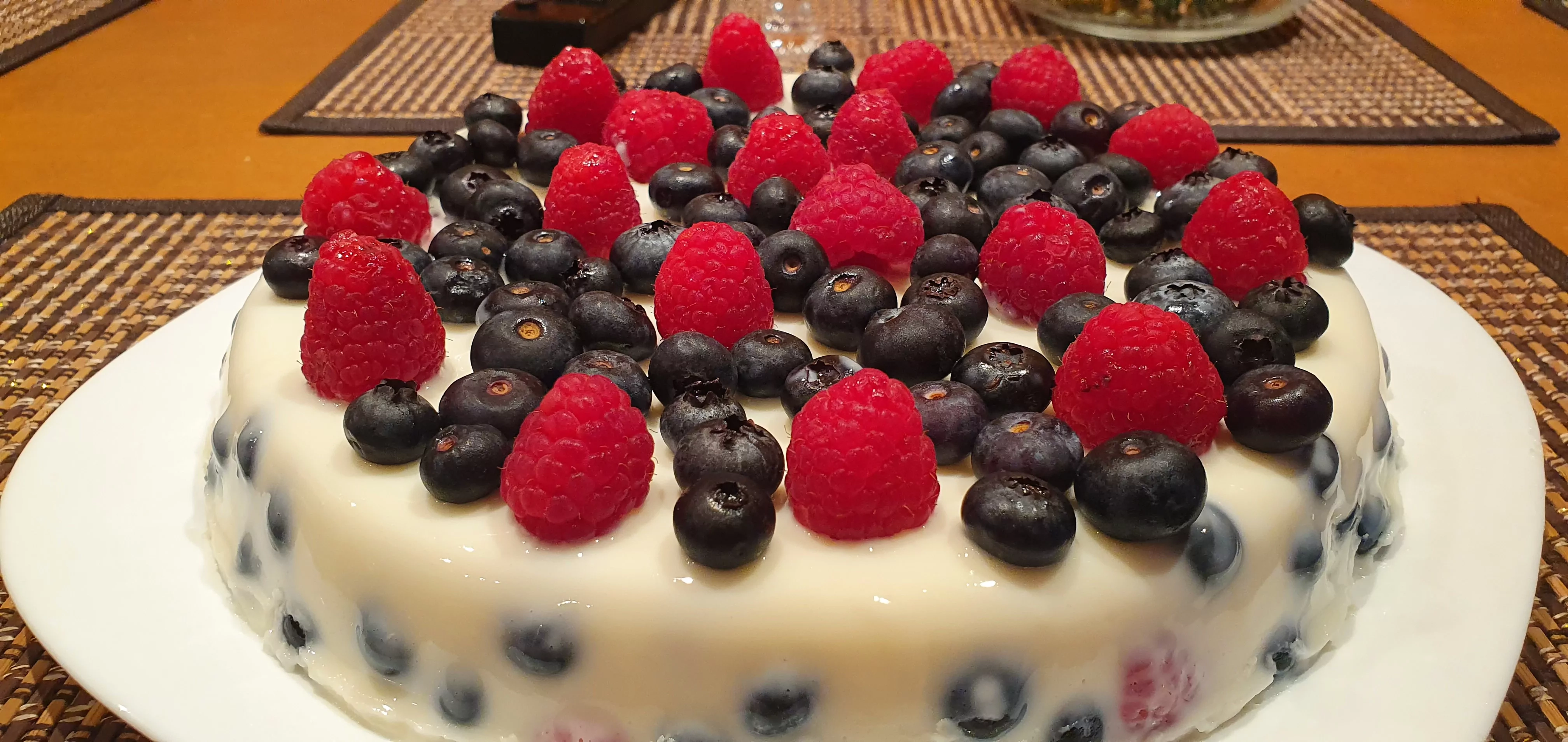 Grietininis tortas su uogomis - toks receptas, turi būti pas kiekvieną šeimininkę!