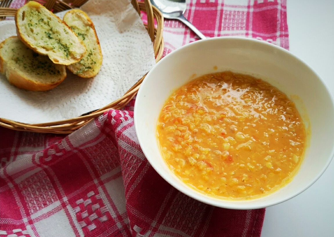 Skani pomidorų sriuba su raudonaisiais lęšiais