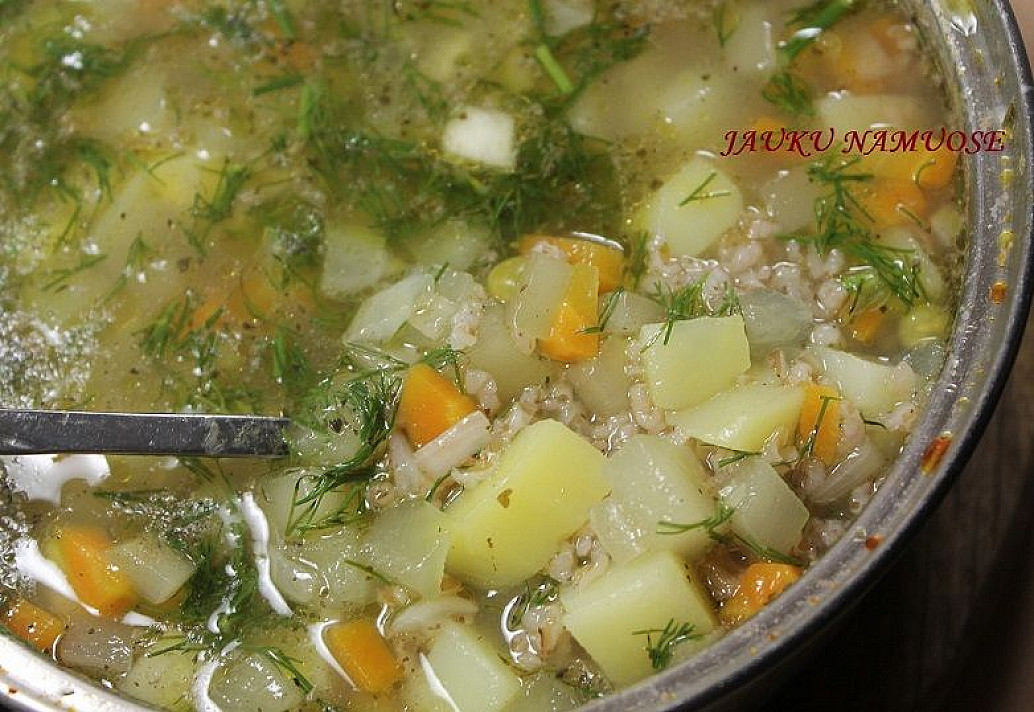 Daržovių sriuba su kruopomis