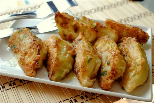 Kopūstai, kiaušiniai, džiūvėsiai— štai ir viskas, ko reikia idealaus greito užkandžio paruošimui