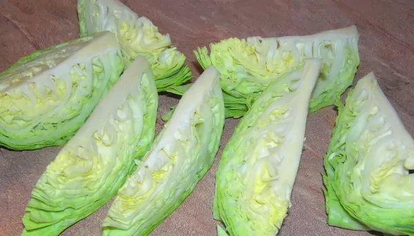 Kopūstai, kiaušiniai, džiūvėsiai— štai ir viskas, ko reikia idealaus greito užkandžio paruošimui