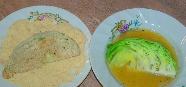 Kopūstai, kiaušiniai, džiūvėsiai— štai ir viskas, ko reikia idealaus greito užkandžio paruošimui