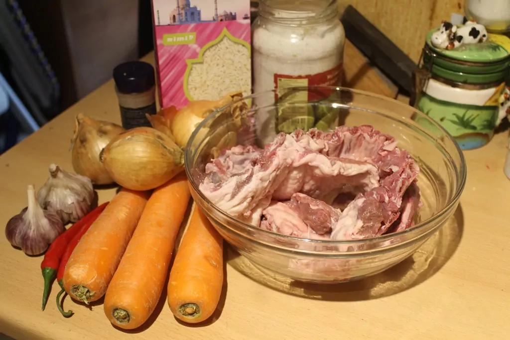 Sandras plovs ar jēra gaļu, sīpoliem un burkāniem