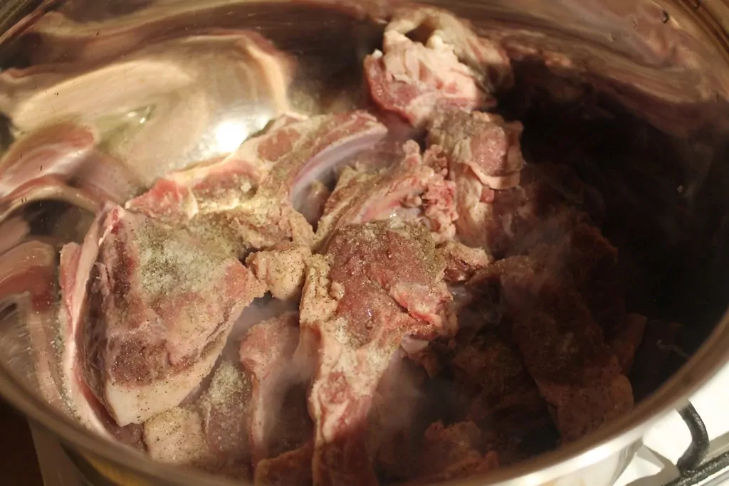 Sandras plovs ar jēra gaļu, sīpoliem un burkāniem