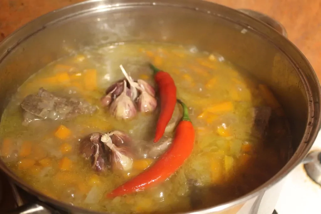 Sandras plovs ar jēra gaļu, sīpoliem un burkāniem