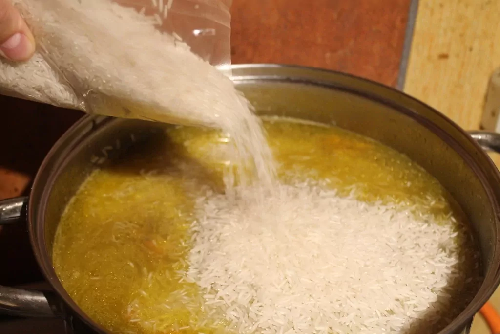 Sandras plovs ar jēra gaļu, sīpoliem un burkāniem