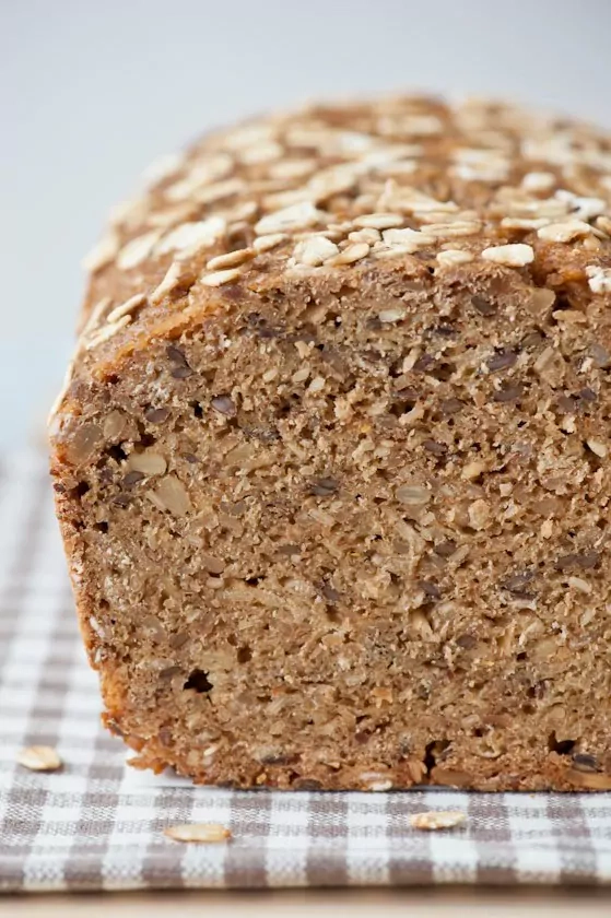 Schwarzbrot mit Sauerteig ohne Gehzeit