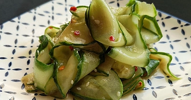 Agurkų salotos japonišku stiliumi - šio recepto dėka suvalgėm visą agurkų derlių!